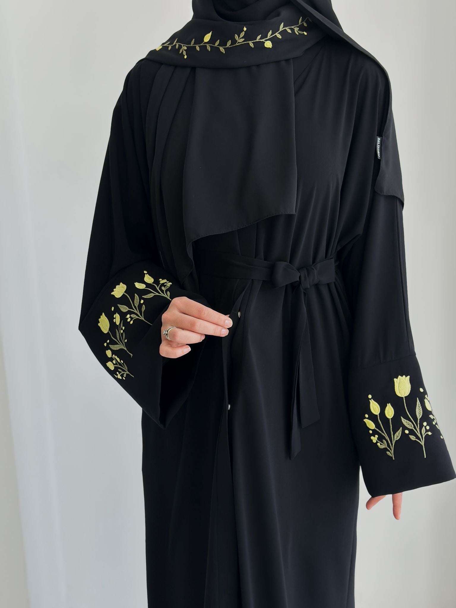 Lale Nakışlı Abaya +Şal Limon Sarısı ÖN SİPARİŞ ÜRÜNÜMÜZDÜR