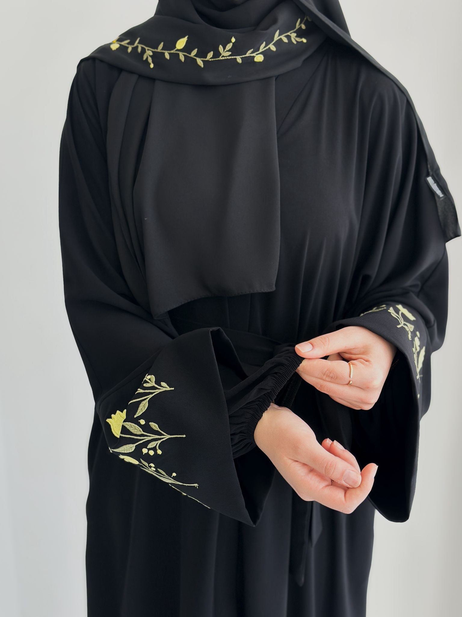 Lale Nakışlı Abaya +Şal Limon Sarısı ÖN SİPARİŞ ÜRÜNÜMÜZDÜR