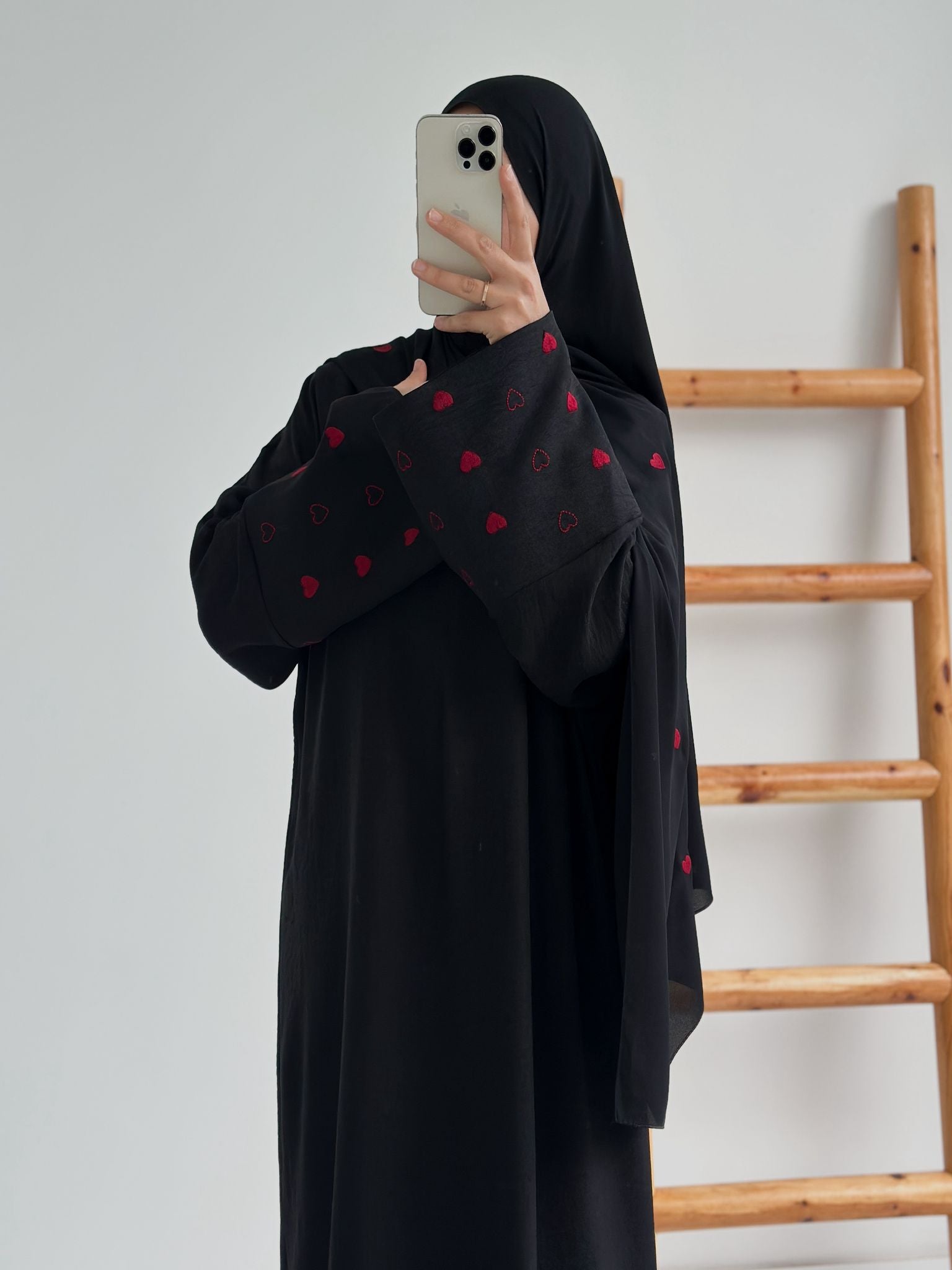 Sofya Keten Kalp Nakışlı Elbise (Siyah+Kırmızı)