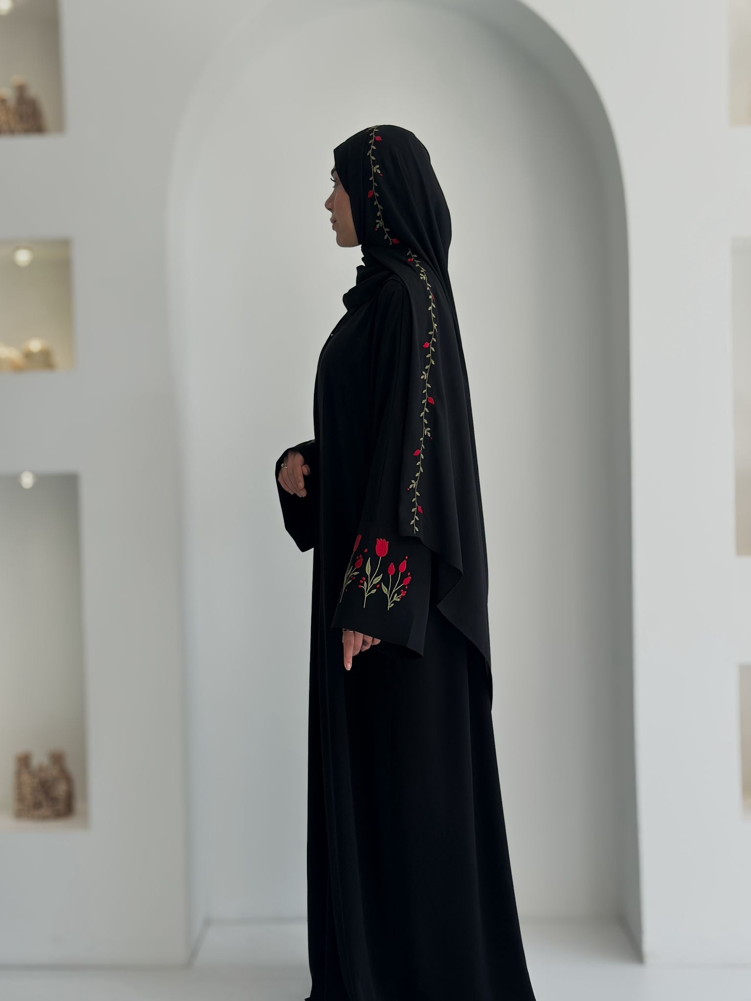 Lale Nakışlı Abaya +Şal Kırmızı Lale ÖN SİPARİŞ ÜRÜNÜMÜZDÜR