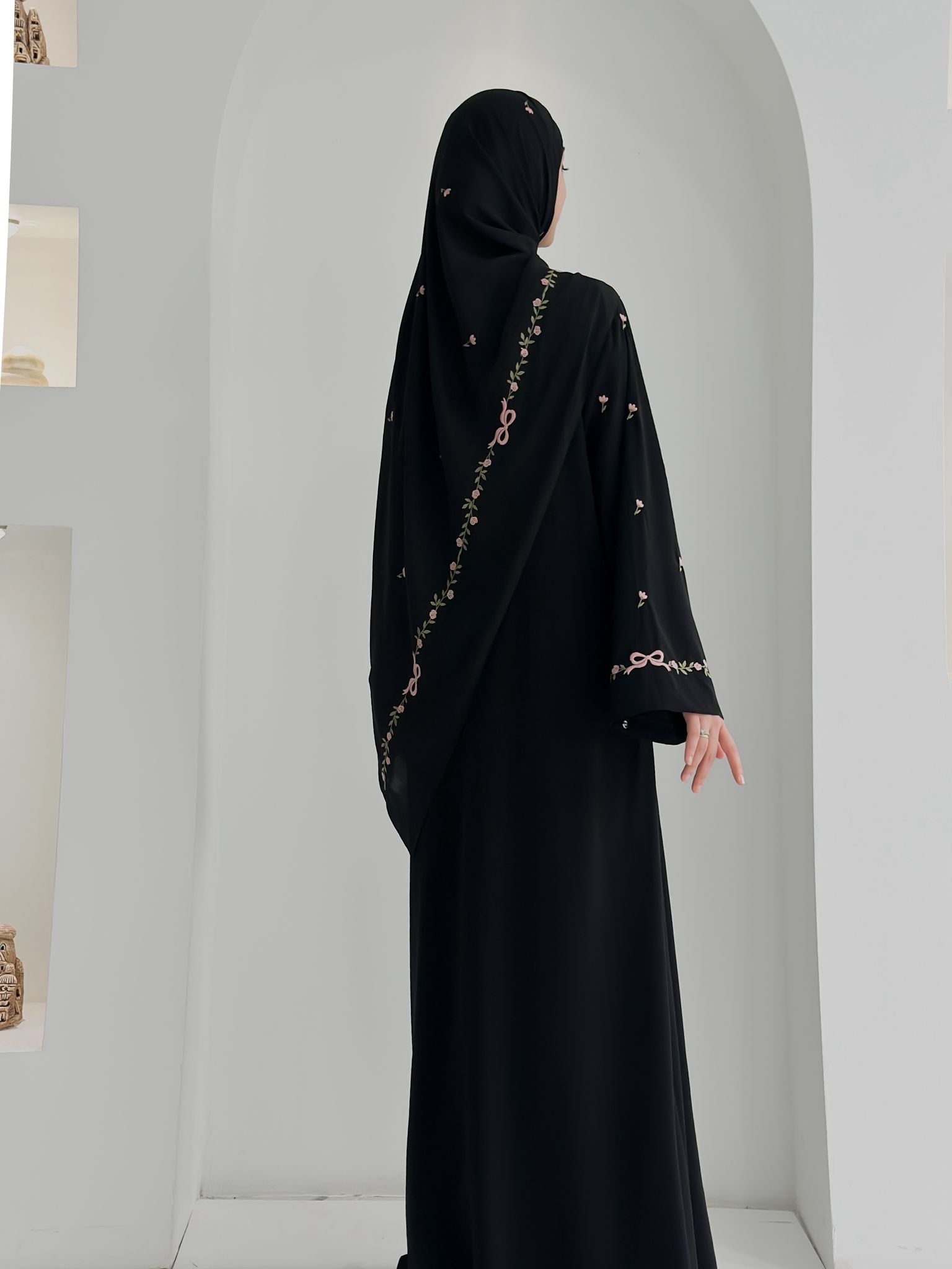 Tam Kol Nakışlı Abaya +Şal Siyah ÖN SİPARİŞ ÜRÜNÜMÜZDÜR