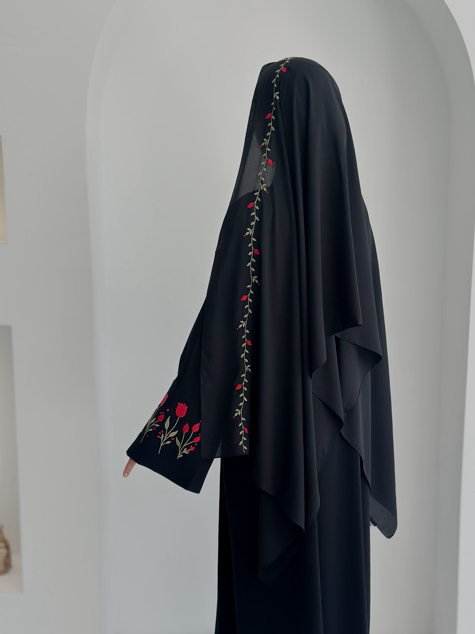 Lale Nakışlı Abaya +Şal Kırmızı Lale ÖN SİPARİŞ ÜRÜNÜMÜZDÜR