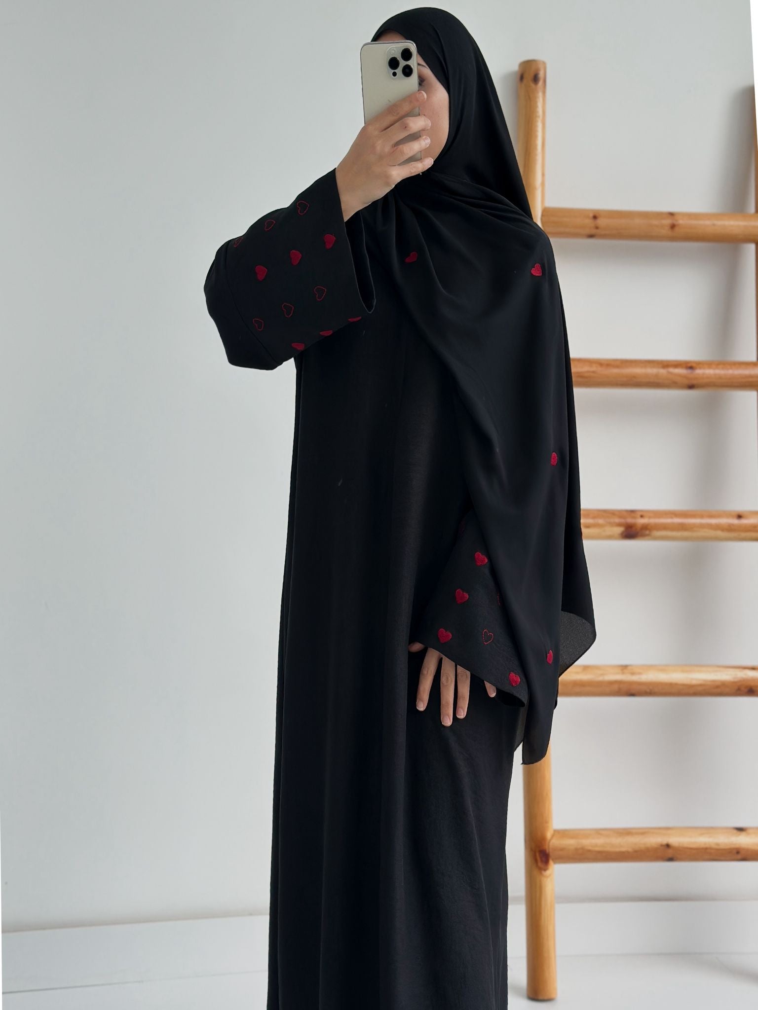 Sofya Keten Kalp Nakışlı Elbise (Siyah+Kırmızı)