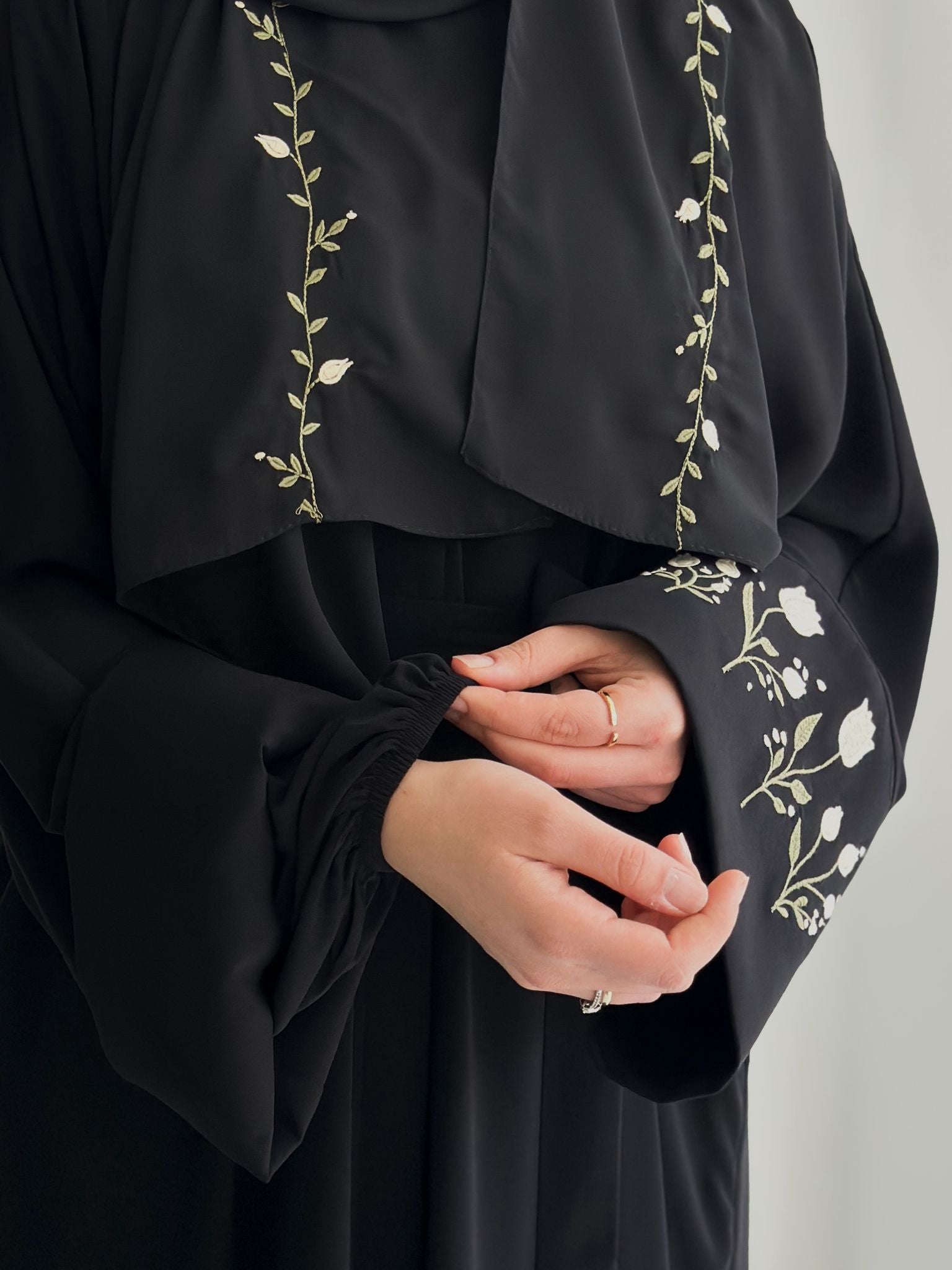 Lale Nakışlı Abaya +Şal Bej ÖN SİPARİŞ ÜRÜNÜMÜZDÜR