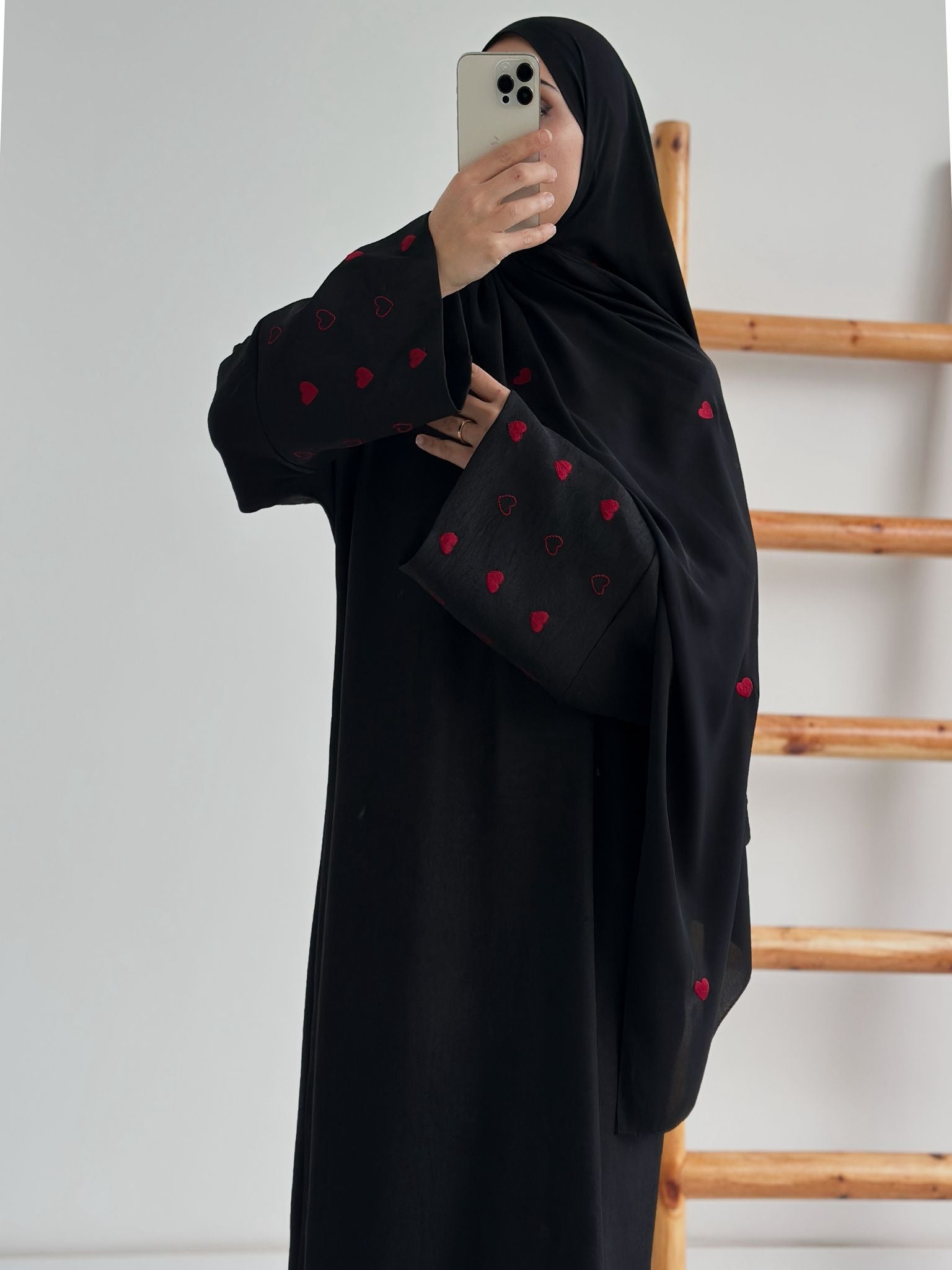 Sofya Keten Kalp Nakışlı Elbise Şalsız (Siyah+Kırmızı)