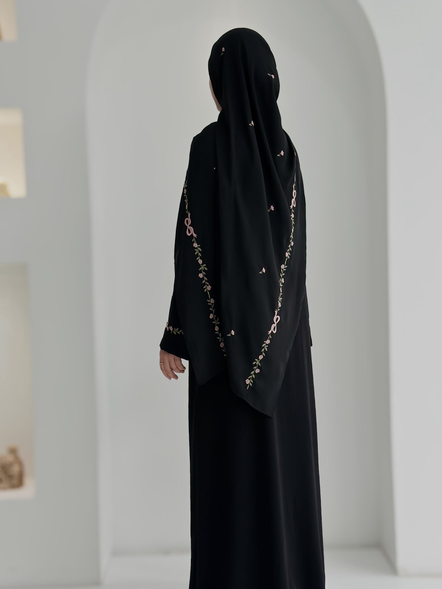 Tam Kol Nakışlı Abaya +Şal Siyah ÖN SİPARİŞ ÜRÜNÜMÜZDÜR