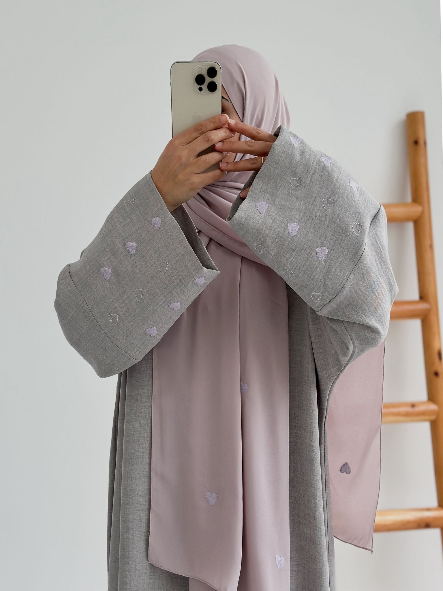 Sofya Keten Kalp Nakışlı Elbise (Gri+Lila)