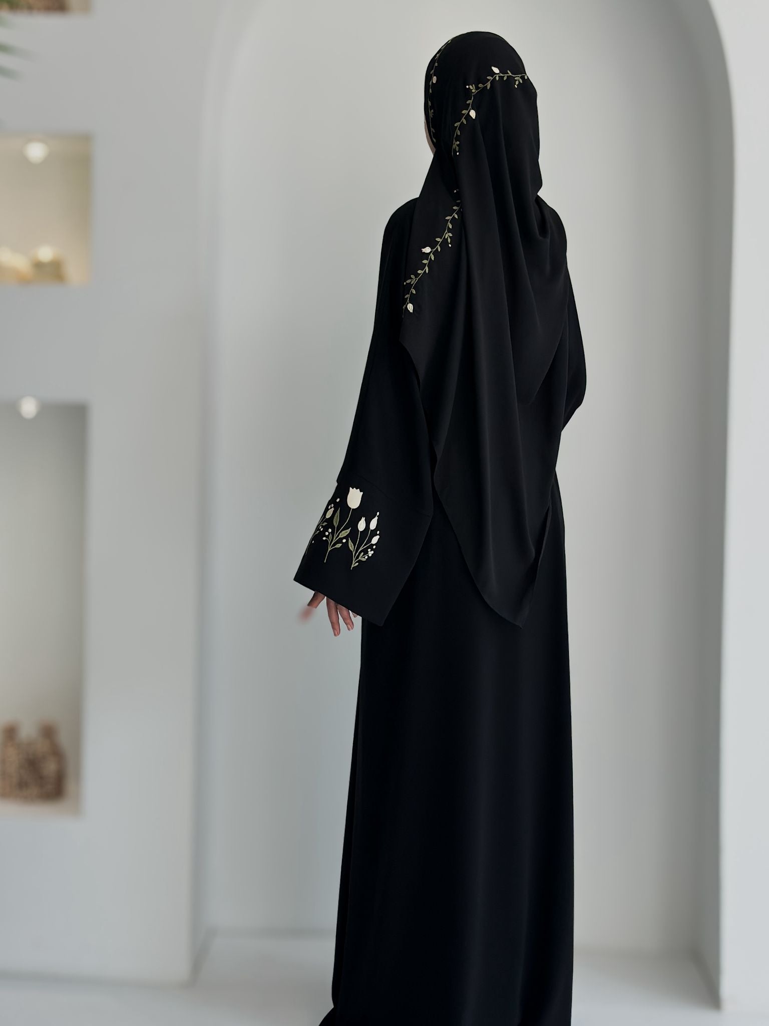 Lale Nakışlı Abaya +Şal Bej ÖN SİPARİŞ ÜRÜNÜMÜZDÜR